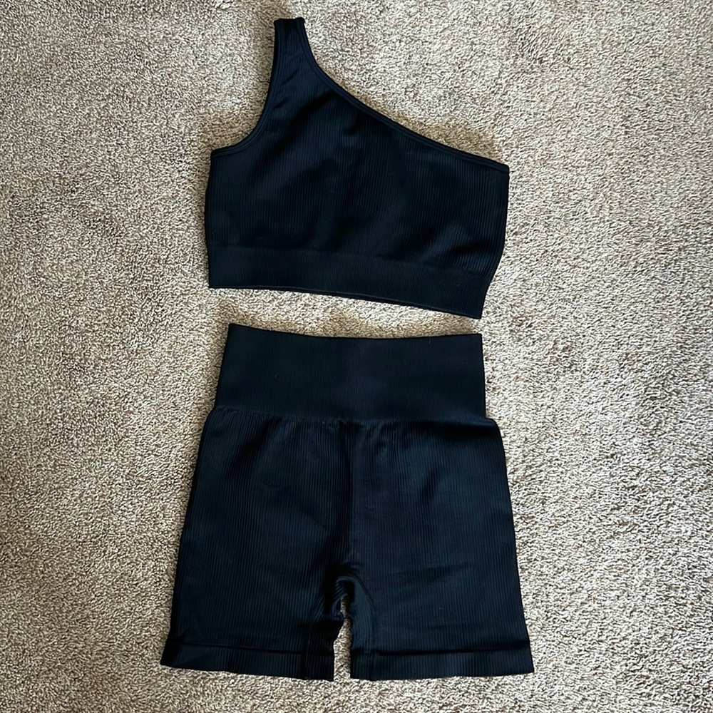 Set Black Ribbed Top and Shorts